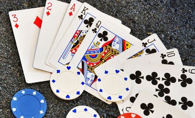 Binh xập xám là trò chơi đánh bài phổ biến tại Việt Nam 