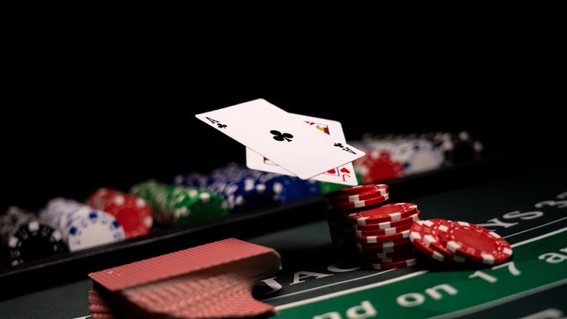 Luôn kiểm tra kỹ các quy tắc bàn chơi Xì dách trước khi bắt đầu