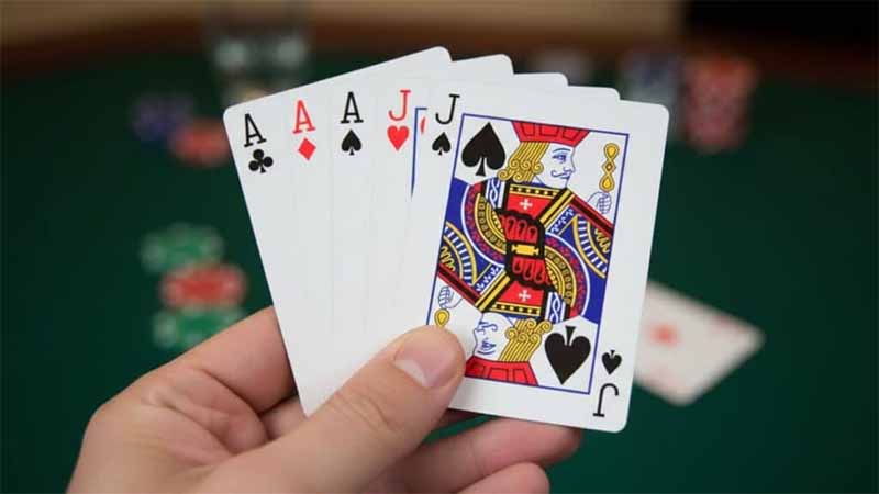 Full House Poker là gì? Giải mã tay bài “vàng” trong giới Poker 