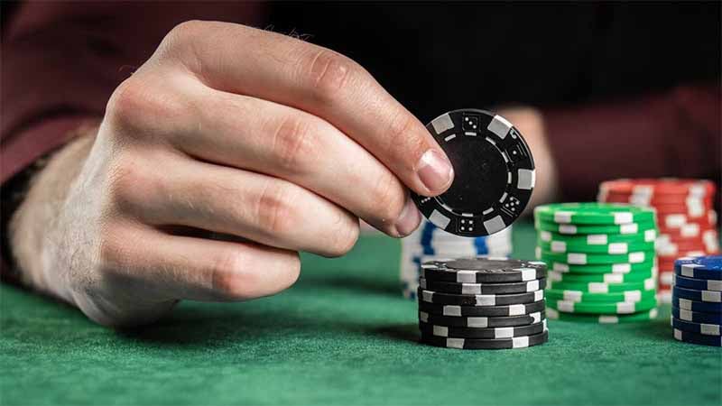 Rise trong Poker là gì? Cách nâng cược khôn ngoan để thắng lớn