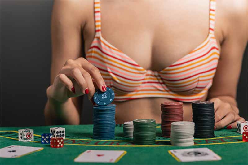 Strip Poker là gì? Trò chơi khiêu khích pha lẫn chiến thuật đỉnh cao 
