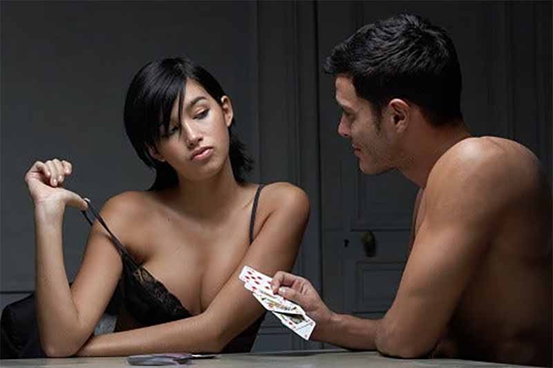 Strip Poker là gì? Trò chơi khiêu khích pha lẫn chiến thuật đỉnh cao 