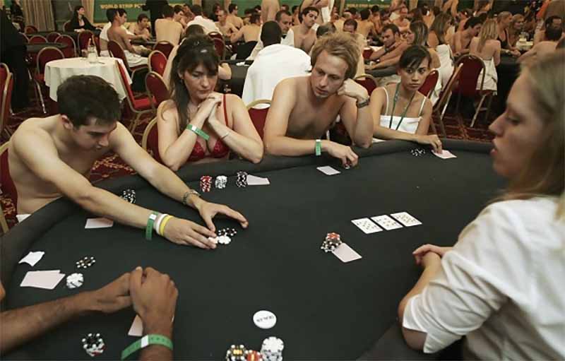 Strip Poker là gì? Trò chơi khiêu khích pha lẫn chiến thuật đỉnh cao 