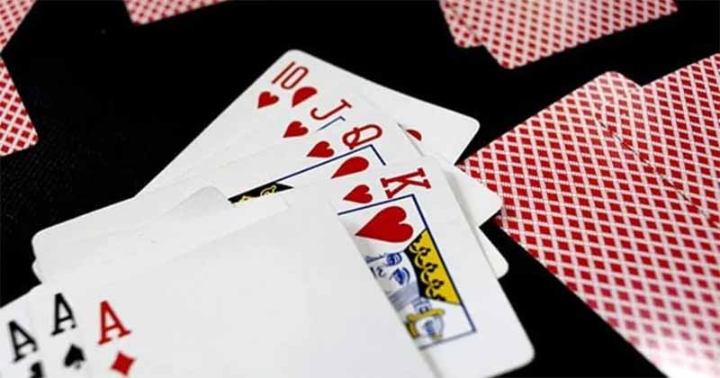 Chuyển phỏm là gì? Cách chuyển phỏm hiệu quả giúp bạn thắng ván bài dễ dàng 