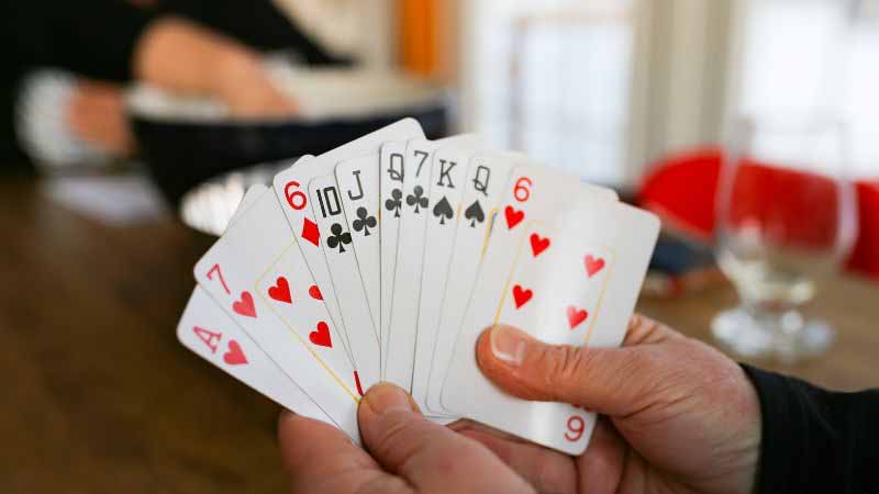 Bài tiến lên tiếng Hàn là gì? Giải nghĩa chuẩn và cách dùng đúng nhất