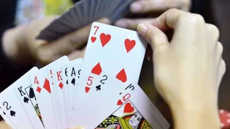 Bài tiến lên tiếng Hàn là gì? Giải nghĩa chuẩn và cách dùng đúng nhất