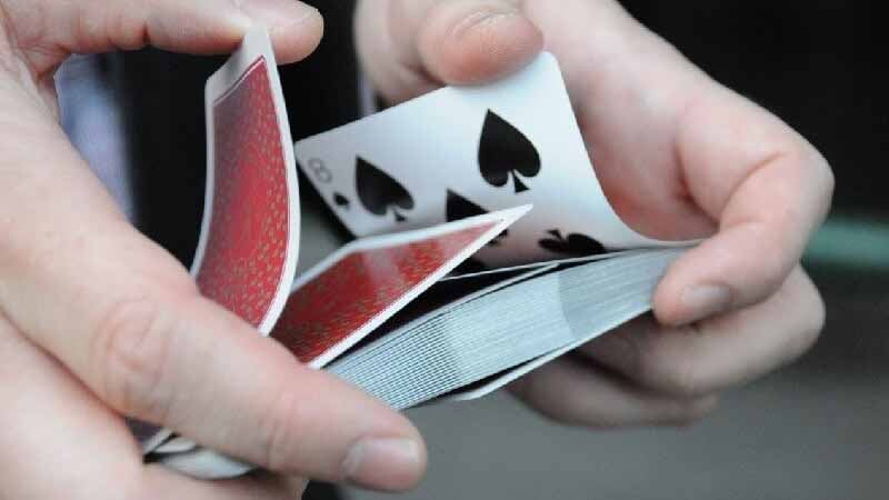 Bài Tiến Lên bao nhiêu lá? Cách chơi, cách chia bài và luật chi tiết cho người mới