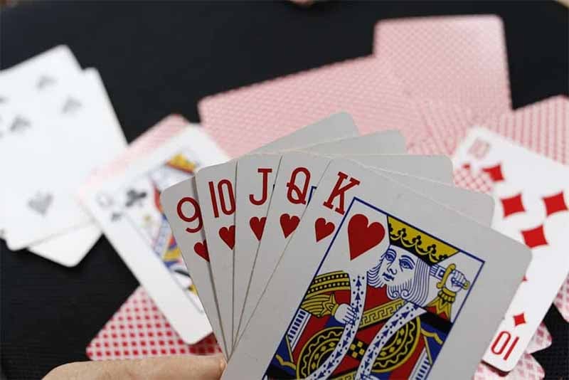 Bài tiến lên tiếng Trung là gì? Giải nghĩa chuẩn kèm ví dụ dễ hiểu 