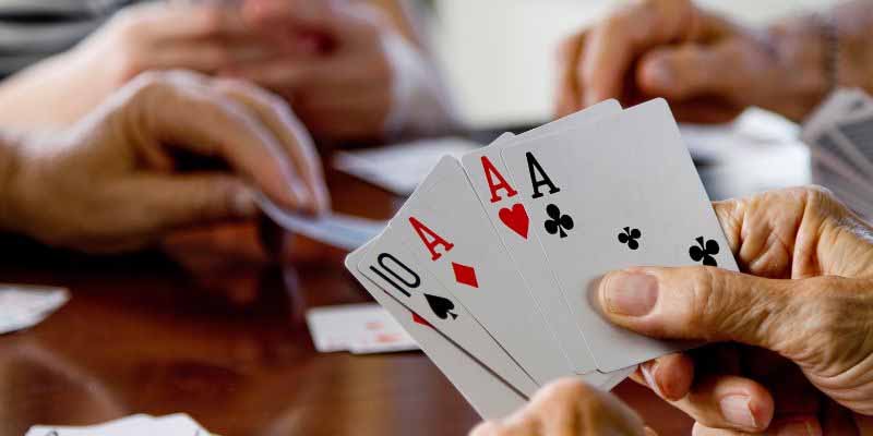 Bài tiến lên tiếng Trung là gì? Giải nghĩa chuẩn kèm ví dụ dễ hiểu 