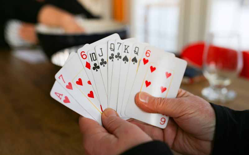 Cách chơi bài Tiến Lên đếm lá: Hướng dẫn chi tiết và mẹo thắng lớn 