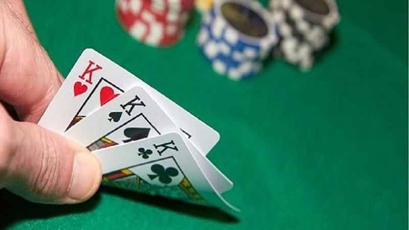 So sánh liêng và sáp: Giải mã tay bài mạnh – yếu trong luật chơi liêng