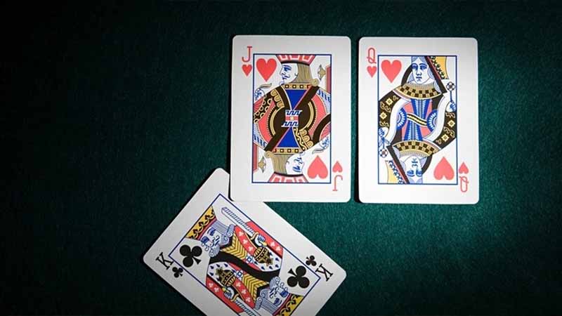 So sánh liêng và sáp: Giải mã tay bài mạnh – yếu trong luật chơi liêng